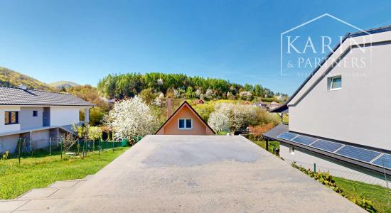 Čarovná murovaná chata s krásnym výhľadom a veľkým slnečným pozemkom – Ladomerská Vieska na predaj