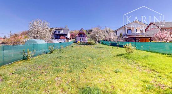 Čarovná murovaná chata s krásnym výhľadom a veľkým slnečným pozemkom – Ladomerská Vieska na predaj