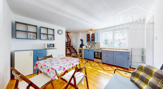 Čarovná murovaná chata s krásnym výhľadom a veľkým slnečným pozemkom – Ladomerská Vieska na predaj