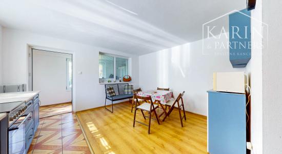 Čarovná murovaná chata s krásnym výhľadom a veľkým slnečným pozemkom – Ladomerská Vieska na predaj