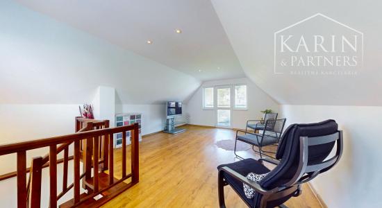 Čarovná murovaná chata s krásnym výhľadom a veľkým slnečným pozemkom – Ladomerská Vieska na predaj