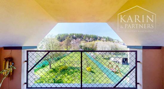 Čarovná murovaná chata s krásnym výhľadom a veľkým slnečným pozemkom – Ladomerská Vieska na predaj