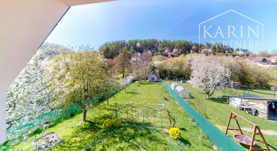 Čarovná murovaná chata s krásnym výhľadom a veľkým slnečným pozemkom – Ladomerská Vieska na predaj