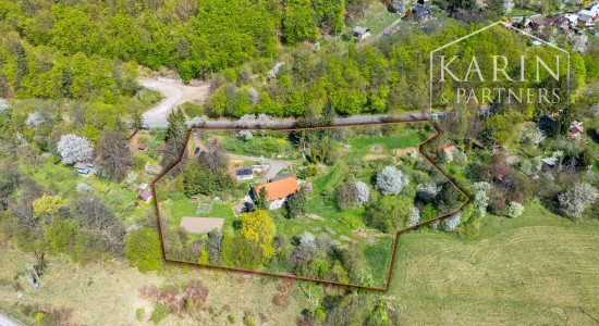 Čarovná usadlosť - rodinný dom (bývalý mlyn) na polosamote s obrovským oploteným pozemkom 9 232m2  – Janova Lehota