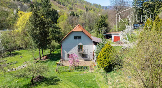 Čarovná usadlosť - rodinný dom (bývalý mlyn) na polosamote s obrovským oploteným pozemkom 9 232m2  – Janova Lehota