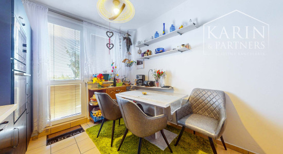 Štýlový 3-izbový byt (Veľká NKS 70m2) s loggiou po rekonštrukcii v obľúbenej Radvani