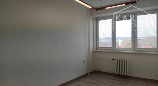 LEN: 180.-€/ mesiac s umývadlom! kancelária/ viacúčelová miestnosť 17m2 + parkovanie, Bulharská ul., BA II., Trnávka.