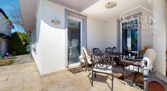 DVOJGENERAČNÝ 6I RODINNÝ DOM S GARSÓNKOU, DVOJGARÁŽOU A BAZÉNOM