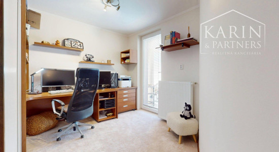 DVOJGENERAČNÝ 6I RODINNÝ DOM S GARSÓNKOU, DVOJGARÁŽOU A BAZÉNOM