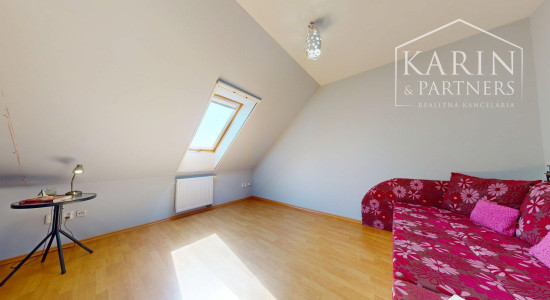 DVOJGENERAČNÝ 6I RODINNÝ DOM S GARSÓNKOU, DVOJGARÁŽOU A BAZÉNOM