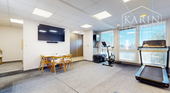 DVOJGENERAČNÝ 6I RODINNÝ DOM S GARSÓNKOU, DVOJGARÁŽOU A BAZÉNOM