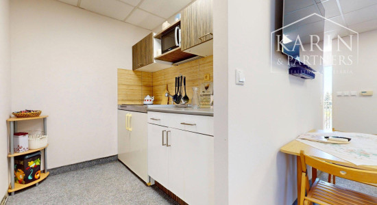 DVOJGENERAČNÝ 6I RODINNÝ DOM S GARSÓNKOU, DVOJGARÁŽOU A BAZÉNOM