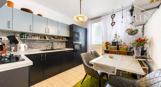 REZERVOVANÉ! 3-izbový byt (Veľká NKS 70m2) s loggiou po rekonštrukcii v obľúbenej Radvani
