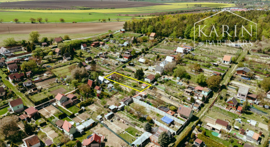 ZARIADENÁ CHATKA SO ZÁHRADOU – HOLÍČ