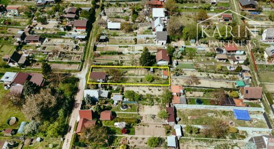 ZARIADENÁ CHATKA SO ZÁHRADOU – HOLÍČ