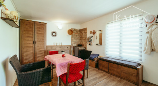 ZARIADENÁ CHATKA SO ZÁHRADOU – HOLÍČ