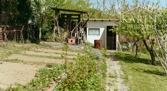 ZARIADENÁ CHATKA SO ZÁHRADOU – HOLÍČ