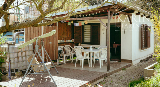 ZARIADENÁ CHATKA SO ZÁHRADOU – HOLÍČ