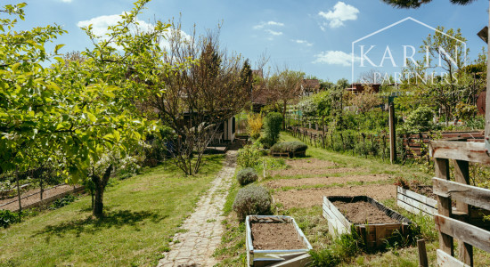 ZARIADENÁ CHATKA SO ZÁHRADOU – HOLÍČ