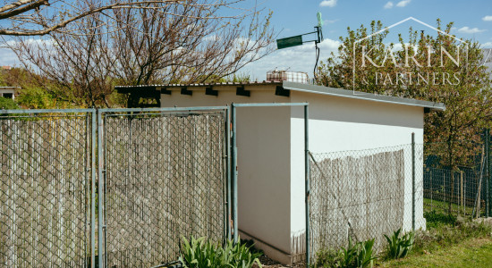 ZARIADENÁ CHATKA SO ZÁHRADOU – HOLÍČ