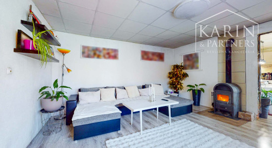 Priestranný tehlový dom s obrovským potenciálom len na skok od Trnavy – Horné Dubové