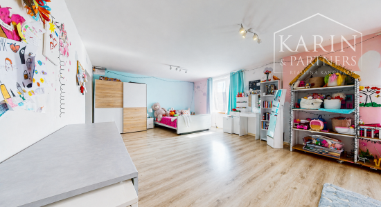 Priestranný tehlový dom s obrovským potenciálom len na skok od Trnavy – Horné Dubové