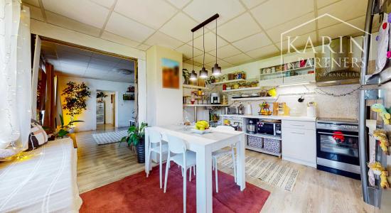 Priestranný tehlový dom s obrovským potenciálom len na skok od Trnavy – Horné Dubové