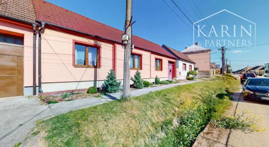 Priestranný tehlový dom s obrovským potenciálom len na skok od Trnavy – Horné Dubové