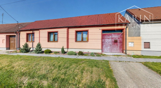 Priestranný tehlový dom s obrovským potenciálom len na skok od Trnavy – Horné Dubové