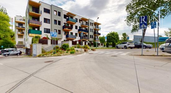 PRIESTRANNÝ 3-IZBOVÝ BYT S VEĽKOU TERASOU, 2x GARÁŽOVÝM STÁTÍM V PROJEKTE ROSNIČKA V TICHEJ ČASTI DÚBRAVKY