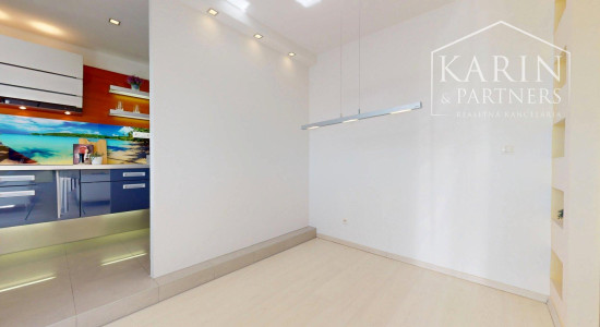 KOMPLETNE ZARIADENÝ PRIESTRANNÝ 3I BYT S DVOMI BALKÓNMI A PIVNICOU
