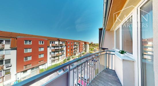 KOMPLETNE ZARIADENÝ PRIESTRANNÝ 3I BYT S DVOMI BALKÓNMI A PIVNICOU