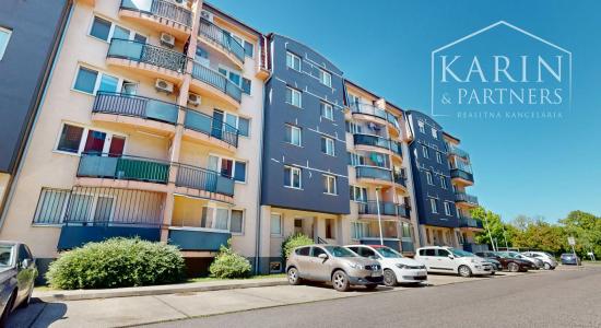KOMPLETNE ZARIADENÝ PRIESTRANNÝ 3I BYT S DVOMI BALKÓNMI A PIVNICOU