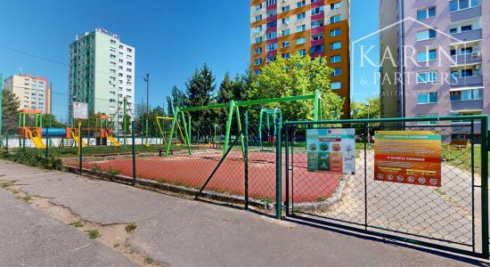 KOMPLETNE ZARIADENÝ PRIESTRANNÝ 3I BYT S DVOMI BALKÓNMI A PIVNICOU