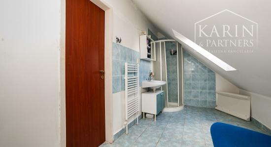 PREDAJ: Nadštandardný rodinný dom s dvomi bytovými jednotkami – Bratislava, Vajnory