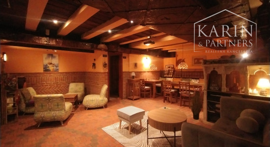 Privátny Lounge! Prenájom viacúčelový priestor 80 m2 s kuchyňou/ WC/ sprchou a parkovaním, BA I., Staré Mesto.