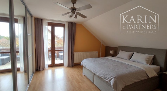 6-izbový rodinný dom s hosťovským bytom v centre Ivanky pri Dunaji
