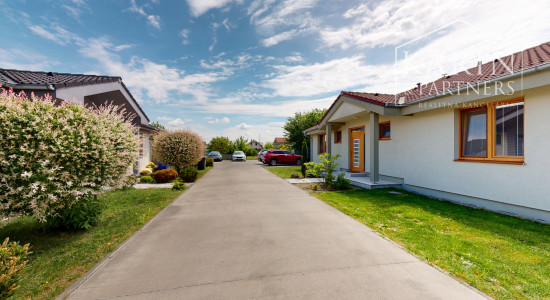 4-IZBOVÝ BUNGALOV V UZAVRETOM AREÁLI - KVETOSLAVOV