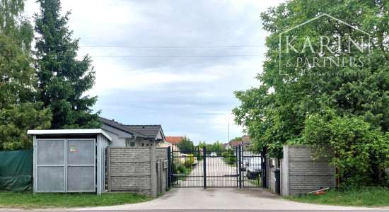 4-IZBOVÝ BUNGALOV V UZAVRETOM AREÁLI - KVETOSLAVOV