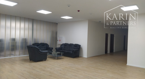 Prenájom dvojkancelária/ viacúčelové miestnosti s umývadlom 25,5m2 , ul. Polianky, BA IV., Dúbravka.