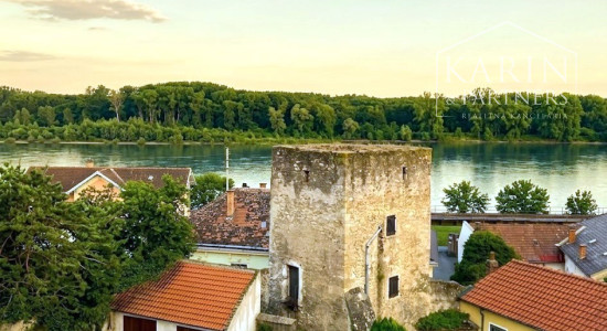 PRENÁJOM - Priestranný 4-izbový byt s panoramatickým výhľadom v centre Hainburgu