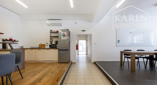 MULTIFUNKČNÝ PRIESTOR: KANCELÁRIE ŠKOLIACI PRIESTOR +OPEN SPACE+LOGISTIKA