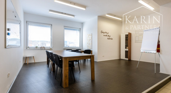 MULTIFUNKČNÝ PRIESTOR: KANCELÁRIE ŠKOLIACI PRIESTOR +OPEN SPACE+LOGISTIKA