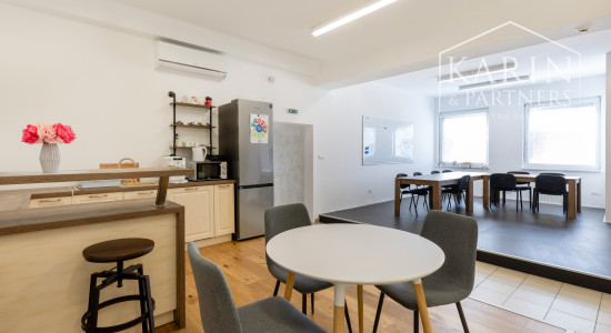 MULTIFUNKČNÝ PRIESTOR: KANCELÁRIE ŠKOLIACI PRIESTOR +OPEN SPACE+LOGISTIKA