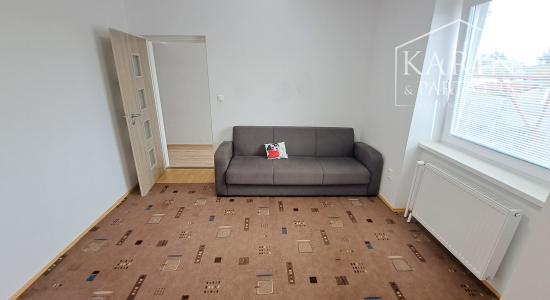 Priestranný 4-izbový rodinný dom na prenájom v centre obce Tomášov