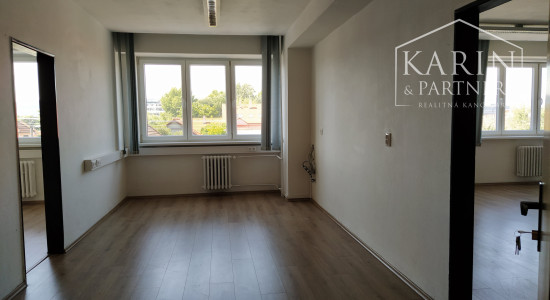 Prenájom samostatný celok 3 kancelárií/ viacúčelových miestností 80m2 s kuchynkou! + parkovanie, Bulharská ul., BA II., Trnávka.