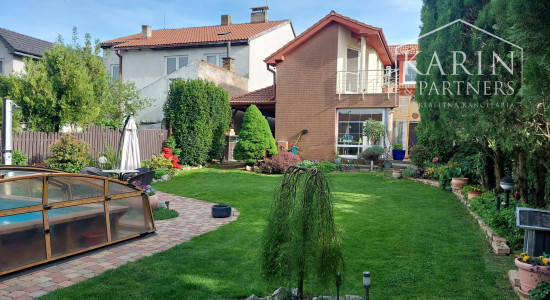 STUPAVA - Rodinný dom s atmosférou  - 5 izieb, záhrada, záhradný domček, bazén, parkovanie