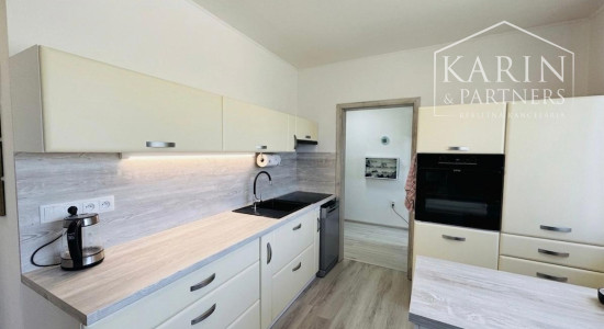 PRIESTRANNÝ 3,5-IZBOVÝ BYT S KLIMATIZÁCIOU A 2 BALKÓNMI V SKALICI