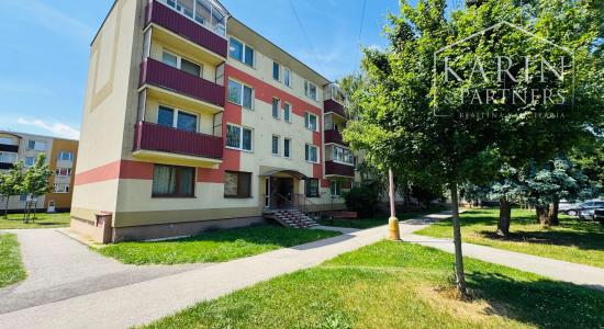 PRIESTRANNÝ 3,5-IZBOVÝ BYT S KLIMATIZÁCIOU A 2 BALKÓNMI V SKALICI