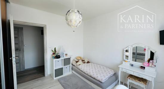 PRIESTRANNÝ 3,5-IZBOVÝ BYT S KLIMATIZÁCIOU A 2 BALKÓNMI V SKALICI